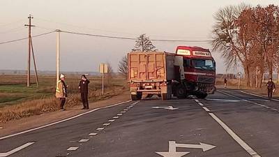 На Ровненщине в ужасном ДТП погибла женщина с ребенком: 2 детей увезли в реанимацию - news.24tv.ua - Киев - Ровненская обл. - Гсчс