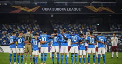 Диего Марадон - Игроки "Наполи" вышли на матч Лиги Европы в футболках с фамилией Марадоны, фанаты "зажгли" под стадионом - tsn.ua - Аргентина - Неаполь