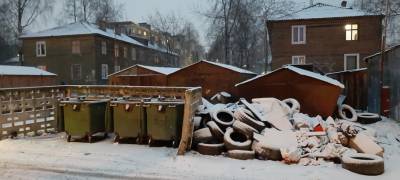Мусорная свалка выросла рядом со Сквером Машиностроителей в Петрозаводске - stolicaonego.ru - Петрозаводск