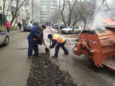 Дорожные ямы «по-зимнему» ремонтируют в Сормове - vgoroden.ru - Нижний Новгород - район Сормовский - Нижний Новгород