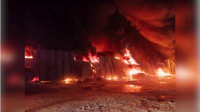 В Якутии пожар уничтожил 15 автомобилей - vesti.ru - респ. Саха - Мирный