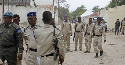 Кристофер Миллер - В Сомали террорист взорвал бомбу в кафе после визита главы Минобороны США, шесть человек погибли - tsn.ua - США - Горловка - Сомали - Могадишо