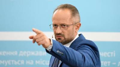 Владимир Зеленский - Роман Бессмертный - Антон Борковский - Безсмертный: Зеленский загнал себя в угол. Кремль будет его добивать - ru.espreso.tv - Украина