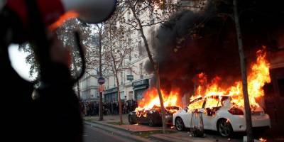 Жеральд Дарманен - Benoit Tessier - Во Франции - Во время протестов во Франции пострадали 37 полицейских - nv.ua - Франция - Париж