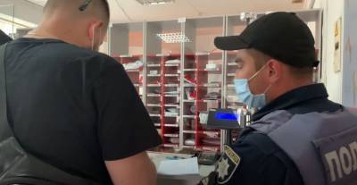 Курьеров "Новой почты" заподозрили в навязывании лишних платных услуг, детали скандала: "Только до подъезда..." - politeka.net