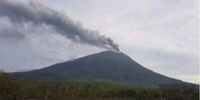 Вулкан Левотоло начал извергаться на юге Индонезии - nv.ua - Индонезия