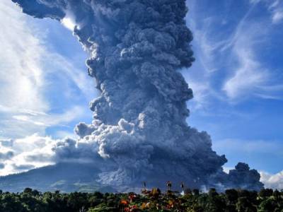 В Индонезии проснулся вулкан Левотоло: впечатляющие фото и видео - news.24tv.ua - Конго - Индонезия