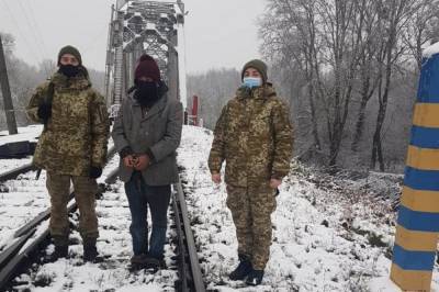 На Закарпатье задержали иностранца, который без вещей шел пешком "к островам Микронезии" - vkcyprus.com - Украина - Швеция - Микронезия