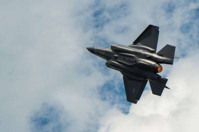 Элиот Энгель - США готовят законопроект об угрозе C-400 для F-35 - live24.ru - США - Вашингтон