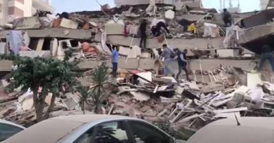 Число погибших при землетрясении в Турции возросло до 20 - ren.tv - Турция - Измир