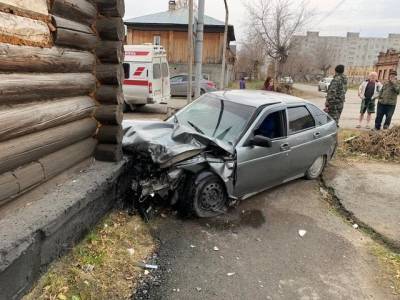 В Шадринске легковушка врезалась в жилой дом - znak.com - Курганская обл. - Шадринск