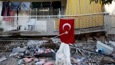 «Мост шатается, люди кричат»: россиянка о жутком землетрясении в Турции - 5-tv.ru - Турция - Turkey