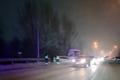 Образовалась большая пробка: авария на Винаповском мосту сковала движение - novos.mk.ru - Новосибирск