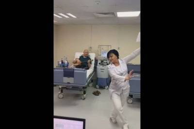 Пациент заставил танцевать медперсонал тбилисской онкологической клиники. ВИДЕО - newsgeorgia.ge - Грузия