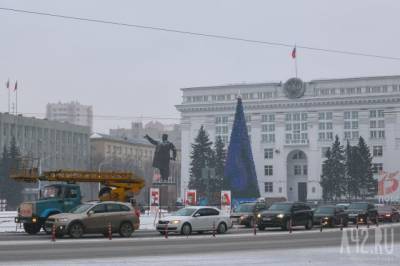 Александр Патрин - В Кемерове завершается монтаж главной новогодней ели Кузбасса - gazeta.a42.ru