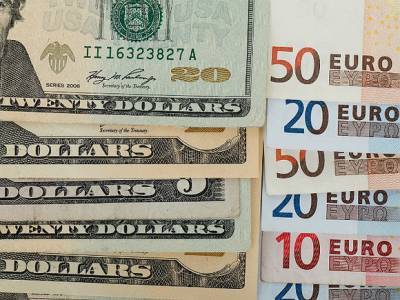 Михаил Дорофеев - ЦБ РФ ощутимо повысил официальные курсы доллара и евро - rosbalt.ru - Россия - США