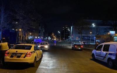 В Киеве неадекват с оружием напал на водителя: "Сделал замечание из-за нарушения ПДД" - politeka.net - Киев