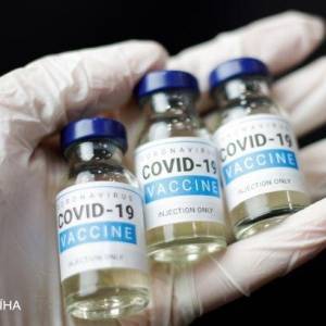 В американской компании Moderna заявили об эффективности вакцины от COVID на 100% при тяжелых случаях - reporter-ua.com - США
