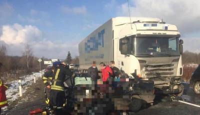 На Закарпатье легковушка влетела в грузовик: погибли не менее 4 человек – фото, видео - news.24tv.ua - район Мукачевский