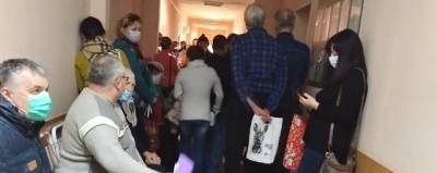 Чтобы закрыть больничный, новгородцы часами стоят в очередях - runews24.ru - Новгород - Великий Новгород