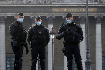 Кристоф Кастанер - Франция перепишет вызвавший жестокие протесты закон о полиции - lenta.ru - Франция