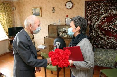 Виктория Макарова - Председатель Смоленского горсовета поздравила ветерана с 95-летием - rabochy-put.ru - Смоленск