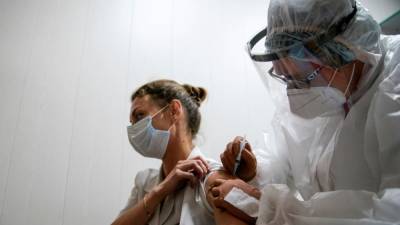 Денис Волков - "Левада-центр": 59% опрошенных россиян не готовы к вакцинации - svoboda.org