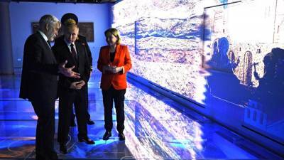 Владимир Путин - Ольга Любимова - Николай Макаров - Путин посетил новый подземный музей Кремля - iz.ru - Россия - Израиль