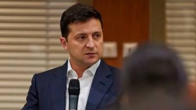 Владимир Зеленский - Виталий Портников - Виталий Портников: Может ли Зеленский просто распустить парламент указом, как он это уже делал в 2019 году в нарушение закона? - bin.ua - Украина