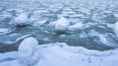 Двое детей провалились под лед и утонули в реке на Камчатке - gazeta.ru - Россия