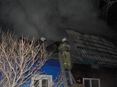 В Астрахани из горящего дома в Советском районе спасли 7 человек - astrakhanfm.ru - Россия - Астрахань - р-н Советский