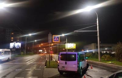 Микроавтобус снес светофор в Бресте - ont.by - Бреста