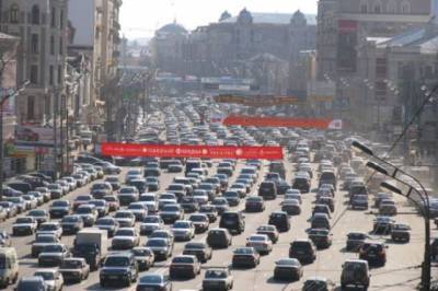 Въехавший в остановку на Садовом кольце водитель отвлекся во время езды - aif.ru - Москва