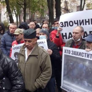 Жители Житомира пикетируют полицию из-за избиения водителя - reporter-ua.com - Житомир