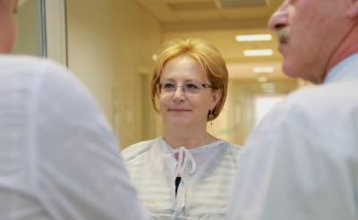 Вероника Скворцова - Клиника, которой руководит глава ФМБА, продаёт койки по 32 тысячи и лечение - readovka.news - Новосибирск