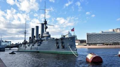 Владимир Познер - Коммунисты прошлись к крейсеру "Аврора" в честь 7 ноября - piter.tv - Россия - Санкт-Петербург - Петербург