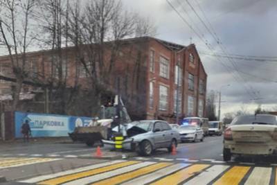 Вторая авария в Ивановской области за несколько дней произошла на островке безопасности - mkivanovo.ru - Ивановская обл.