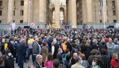 Ника Мелия - Протестующие в Тбилиси от парламента двинулись к зданию ЦИК - news-front.info - Грузия - Тбилиси