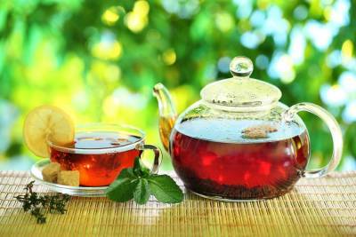 Как использовать спитый чай на огороде и дома? - skuke.net