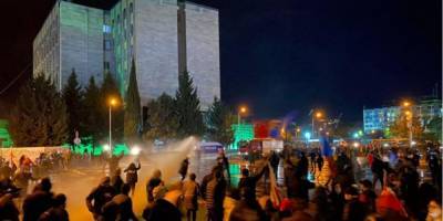 Протесты в Грузии: полиция задержала 19 человек, среди пострадавших есть журналисты - nv.ua - Грузия