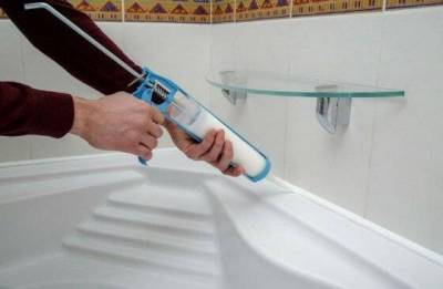 Чем замазать стык между стеной и ванной, чтобы вода не заливалась за бортик - skuke.net