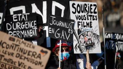Во Франции - Из-за протестов во Франции перепишут скандальный закон о фото с полицейскими - news.24tv.ua - Франция - Париж