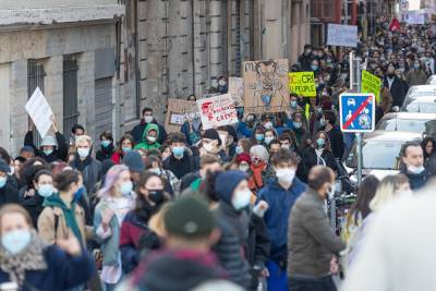Кристоф Кастанер - Власти Франции отозвали вызвавший протесты законопроект о расширении полномочий полиции - znak.com - Франция