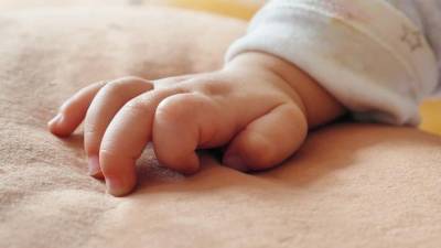 Биологический отец может забрать младенца, все родные которого умерли от коронавируса - piter.tv - Санкт-Петербург - республика Мордовия