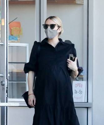 Эмили Ратаковски - Эмма Робертс - Идеальное платье для беременных — такое, как на Эмме Робертс - skuke.net - США - Лос-Анджелес - шт. Калифорния