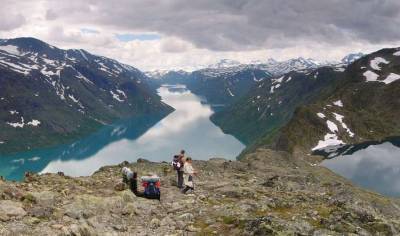 Тающий норвежский ледник обнажил древние артефакты - lenta.ua - Норвегия