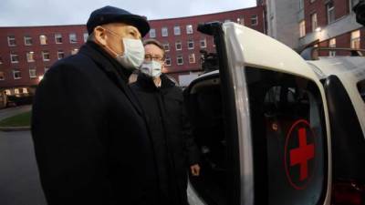 Александр Дрозденко - В Ленобласть поступило 14 новых санитарных автомобилей - delovoe.tv - Ленинградская обл.