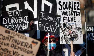 Кристоф Кастанер - Власти Франции отозвали статью о запрете публикации фотографий полицейских из-за народных протестов - og.ru - Франция