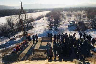 Мемориал погибшим в автокатастрофе на реке Куэнга открыли в Сретенске - chita.ru - Сретенск - район Сретенский