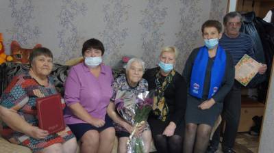 Жительница Томари Любовь Костарева отпраздновала 90-летие - sakhalin.info - район Томаринский